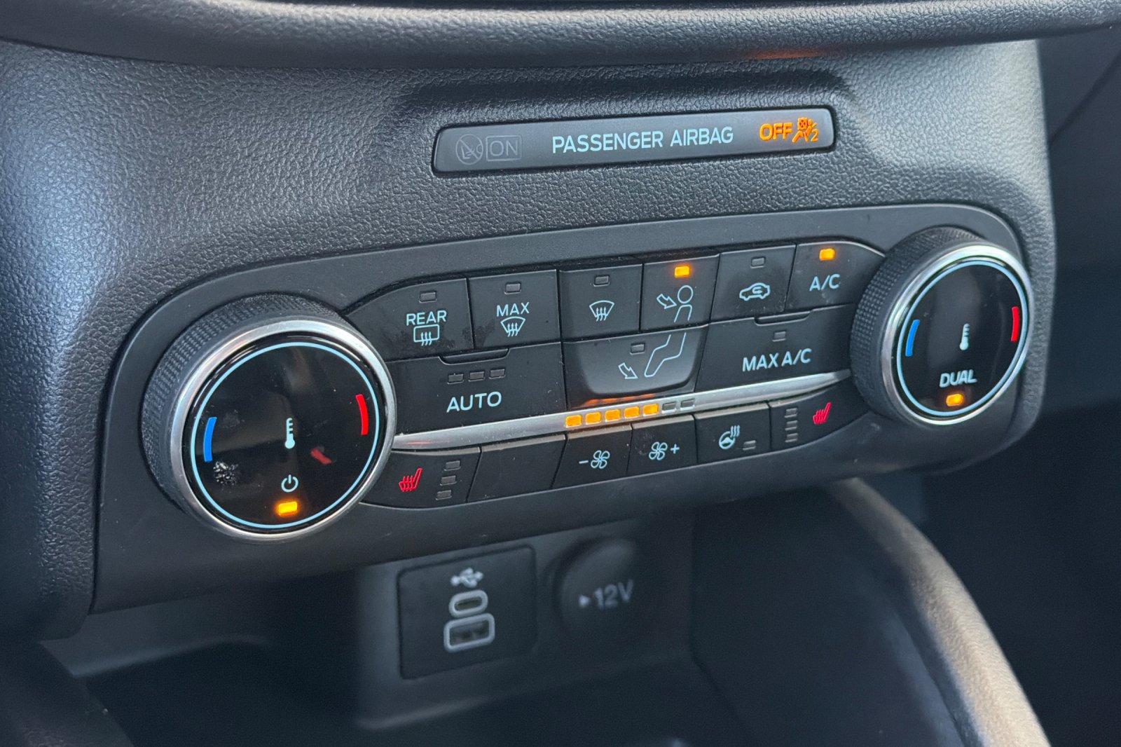 Certified 2025 Ford Escape ST-Line Select AWD/4WD image 23
