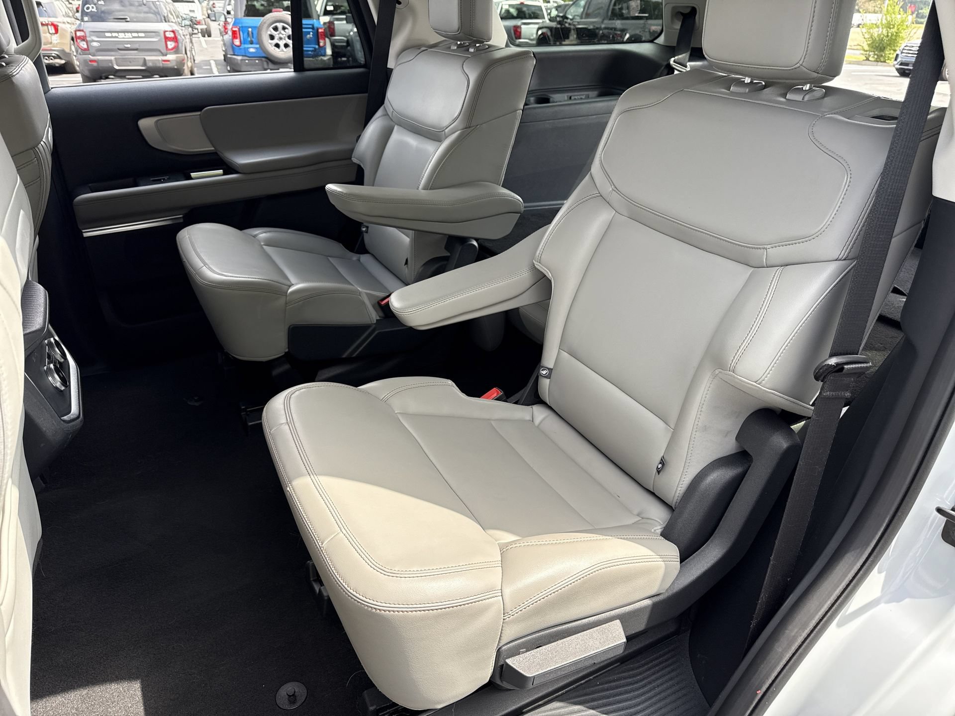 Certified 2025 Ford Expedition Active AWD/4WD image 18