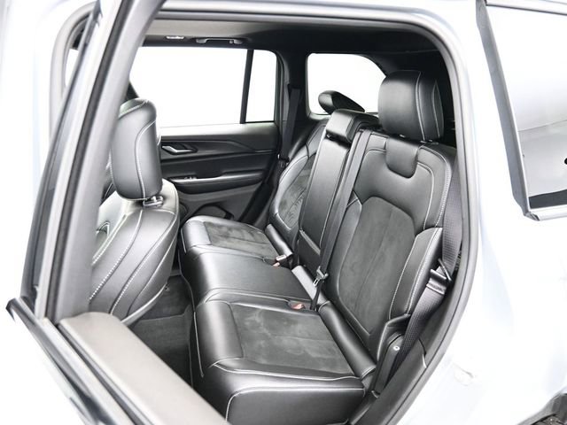 Used 2024 Jeep Grand Cherokee Altitude AWD/4WD image 25