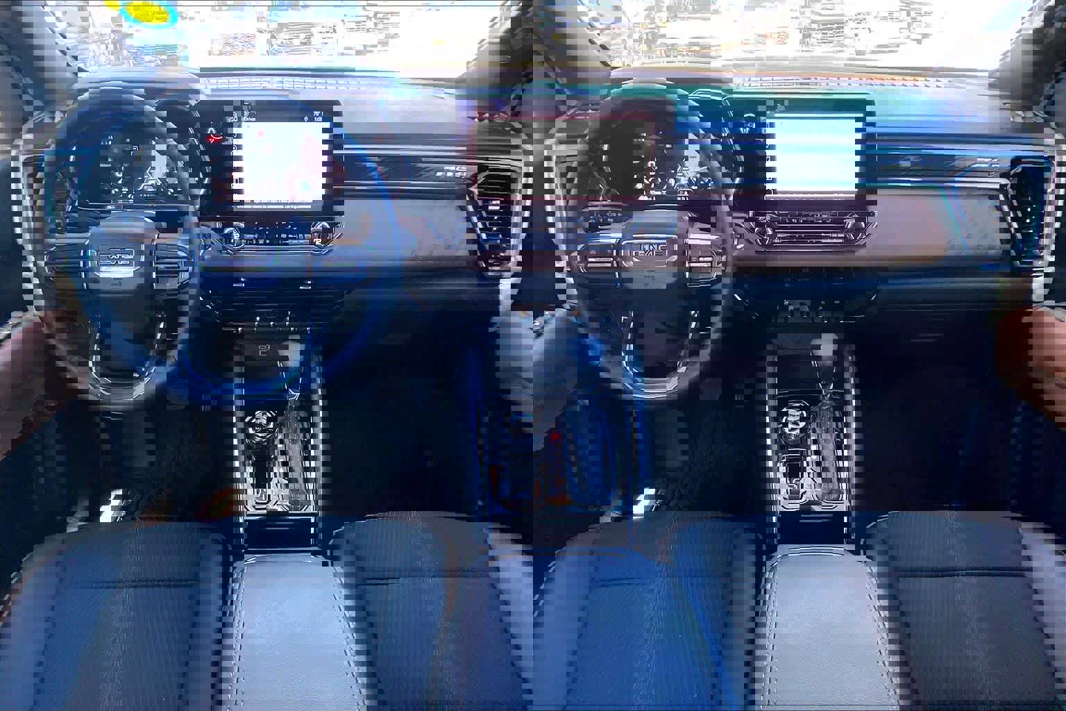 Used 2024 GMC Canyon AT4 w/ Technology Package image 16