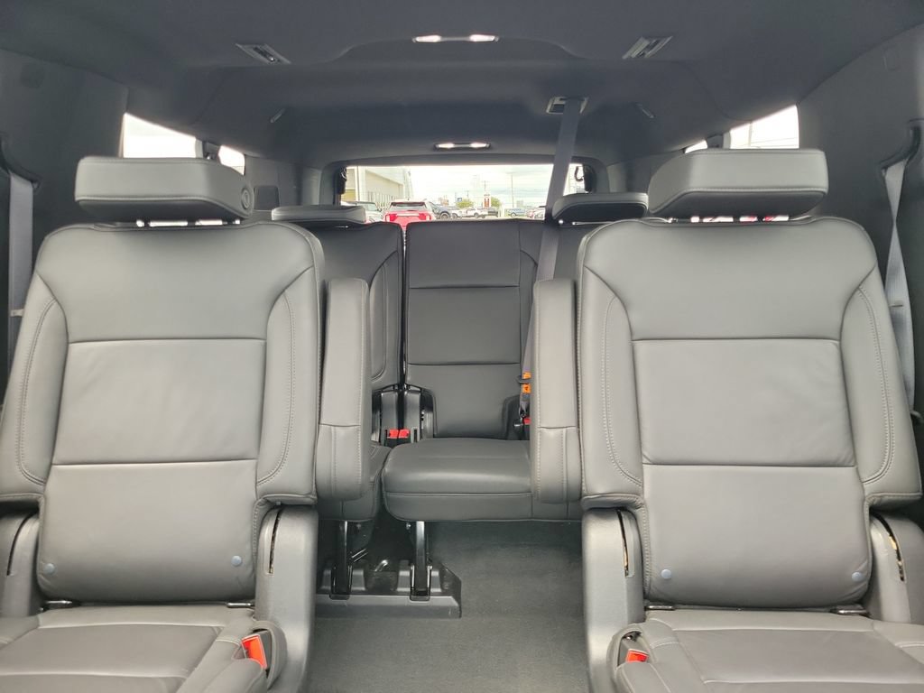 Used 2024 Chevrolet Suburban LT w/ Luxury Package AWD/4WD image 17
