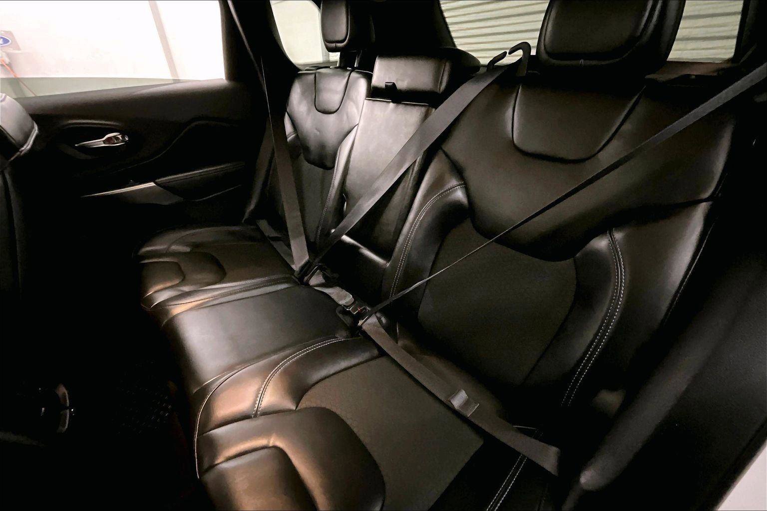 Used 2020 Jeep Cherokee Latitude Plus w/ Cold Weather Group image 25