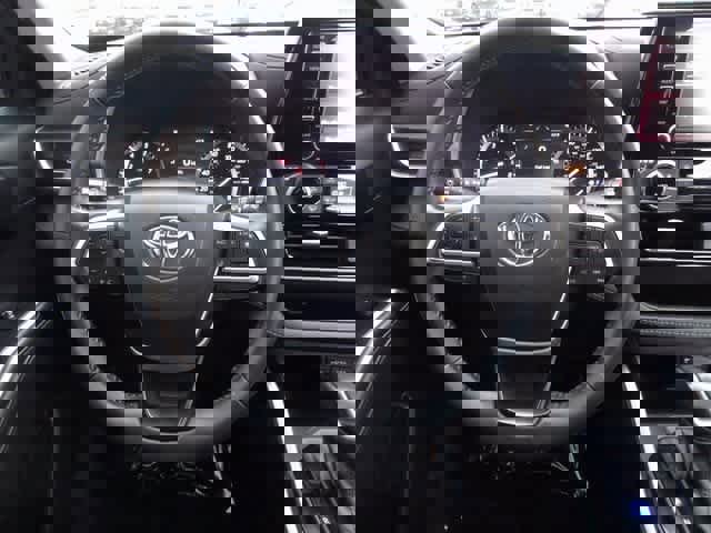 Used 2022 Toyota Highlander XLE image 17