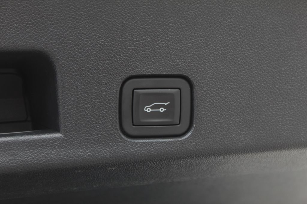 Used 2025 Chevrolet Traverse LT FWD image 20