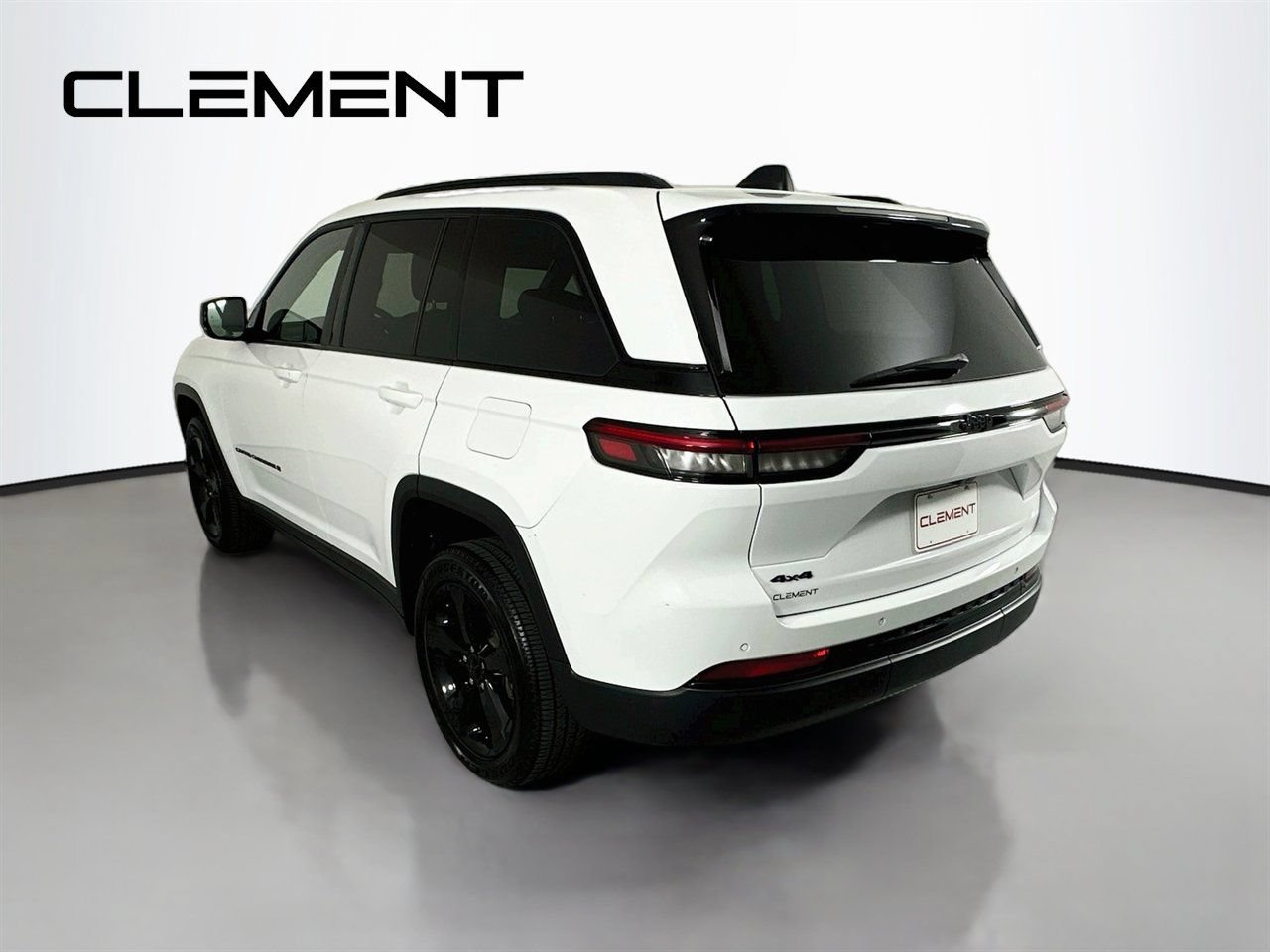 Used 2023 Jeep Grand Cherokee Altitude AWD/4WD image 10