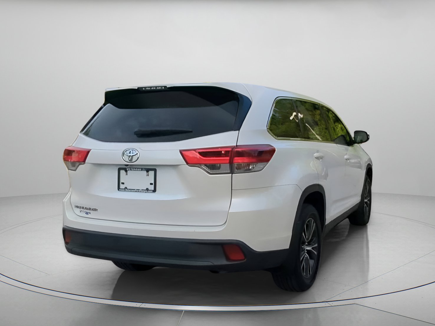 Used 2019 Toyota Highlander LE FWD image 26