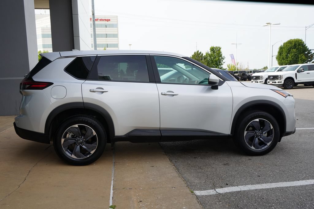 Used 2025 Nissan Rogue SV FWD image 7