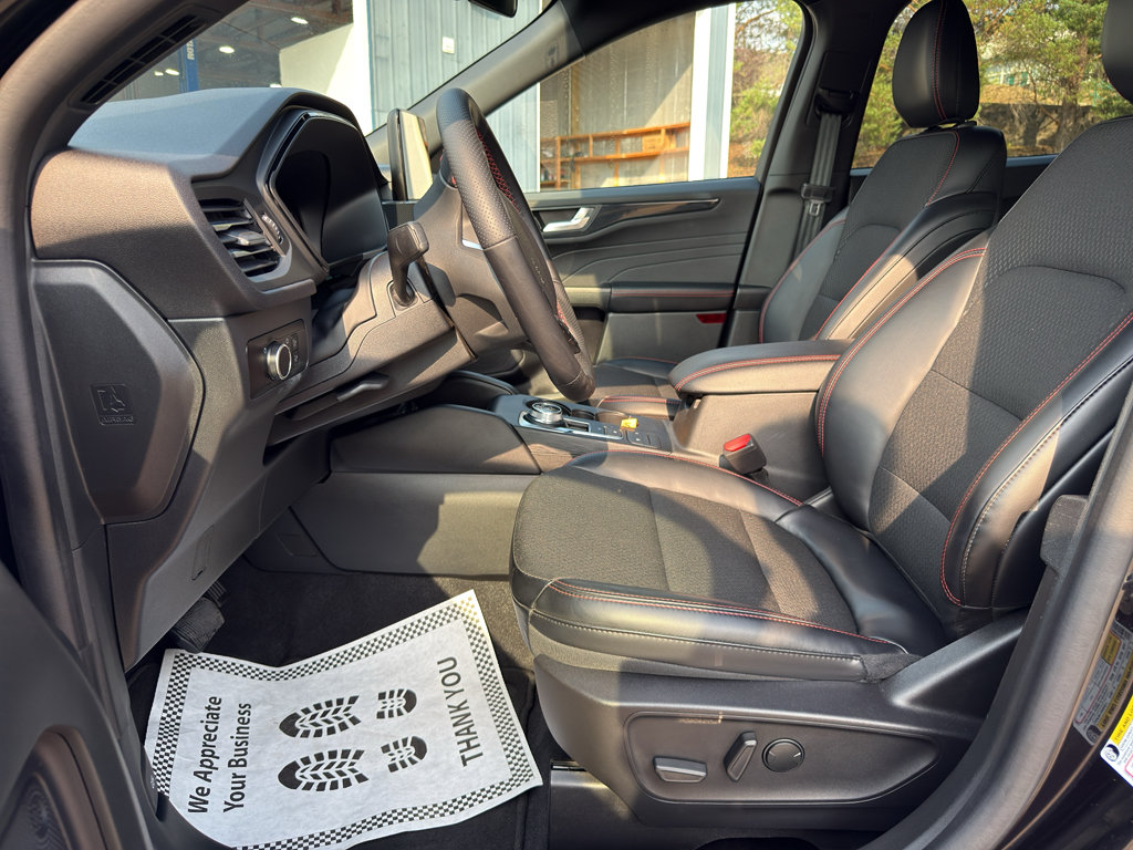 Certified 2025 Ford Escape Platinum AWD/4WD image 14