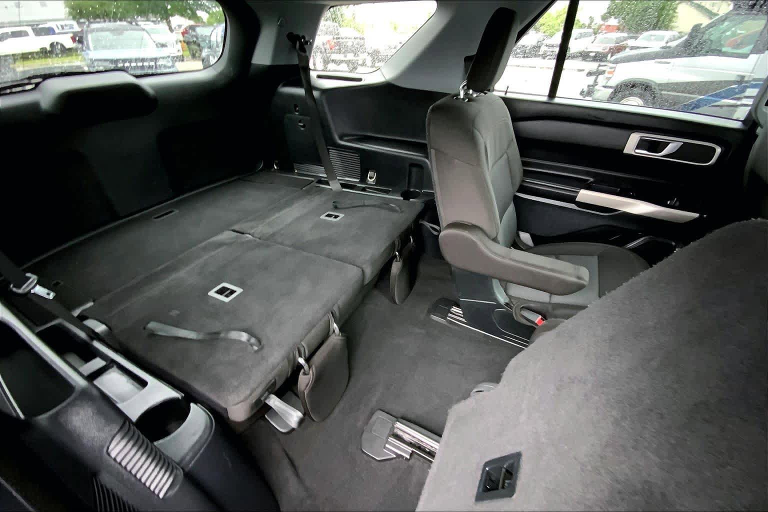 Certified 2022 Ford Explorer XLT RWD image 18