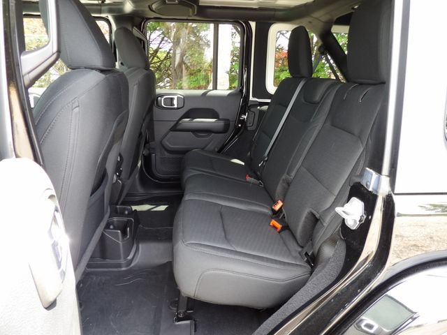 Used 2019 Jeep Wrangler Unlimited Sahara w/ Cold Weather Group AWD/4WD image 8