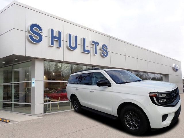 Certified 2025 Ford Expedition Active image 3