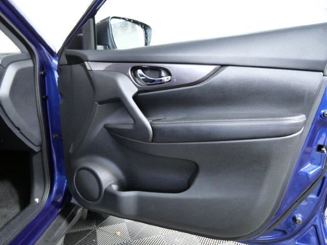 Used 2019 Nissan Rogue S w/ Special Edition Package AWD/4WD image 9