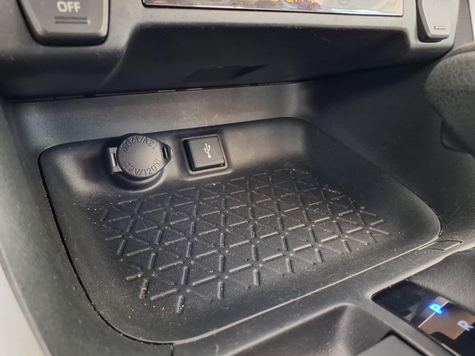 Used 2022 Toyota RAV4 LE AWD/4WD image 24
