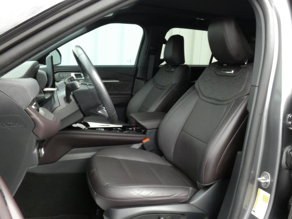 Certified 2025 Ford Explorer Platinum w/ Ultimate Package AWD/4WD image 6
