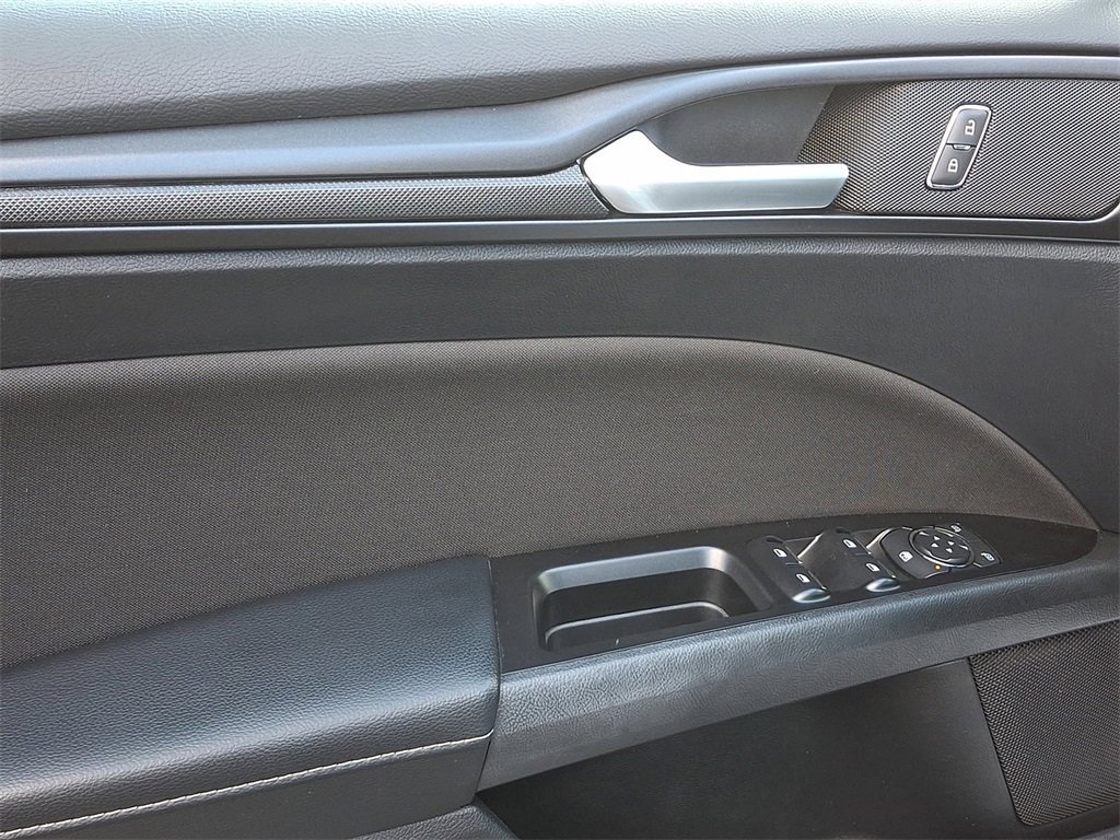 Certified 2018 Ford Fusion SE w/ Equipment Group 201A image 13