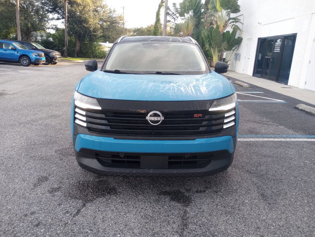 Used 2025 Nissan Kicks SR FWD image 2