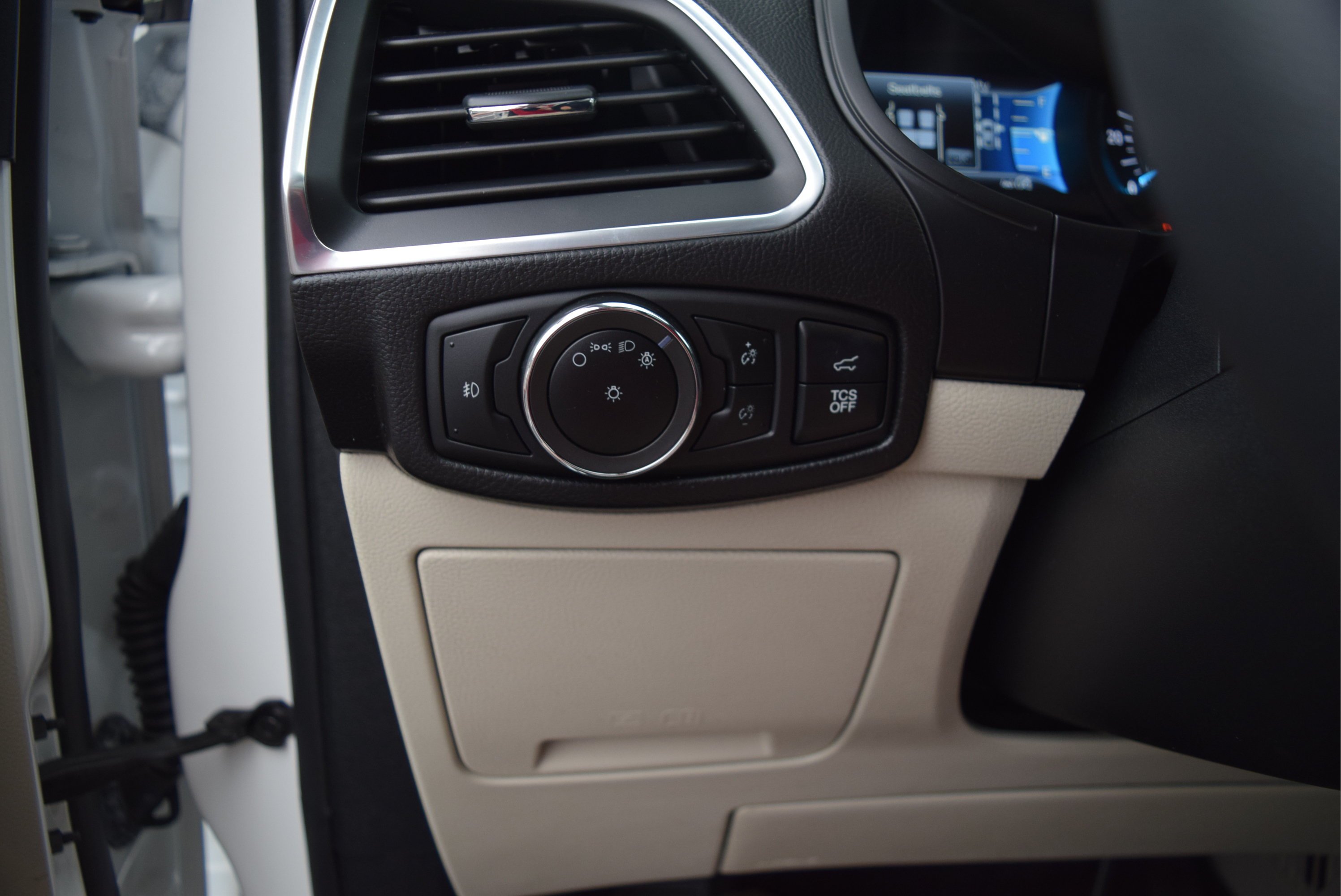 Certified 2024 Ford Edge Titanium AWD/4WD image 12