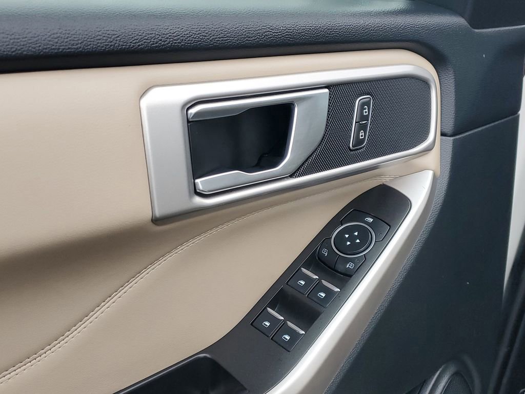 Certified 2023 Ford Explorer XLT w/ Equipment Group 202A image 7