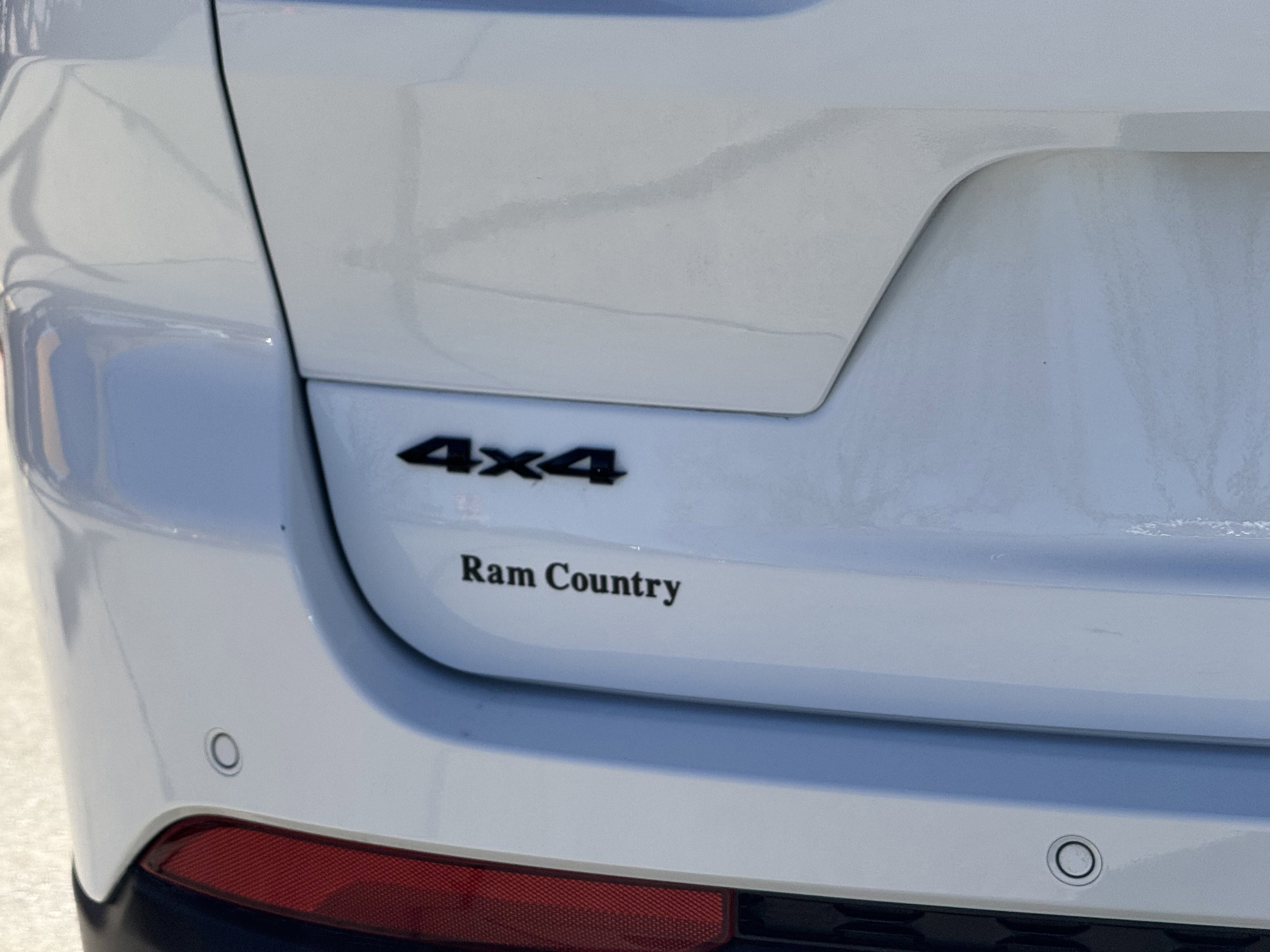 Used 2025 Jeep Grand Cherokee L Laredo image 11