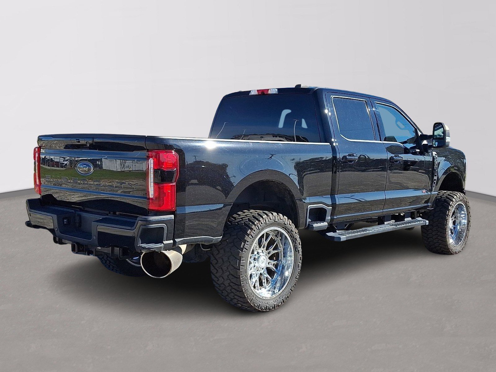 Certified 2023 Ford F250 XLT w/ Black Appearance Package image 6