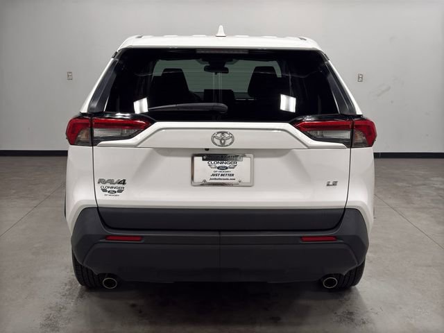 Used 2022 Toyota RAV4 LE FWD image 10