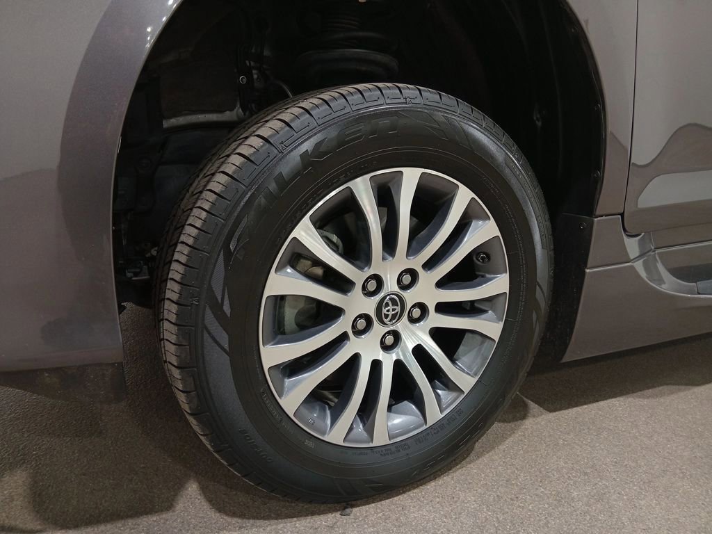 Used 2020 Toyota Sienna XLE image 14