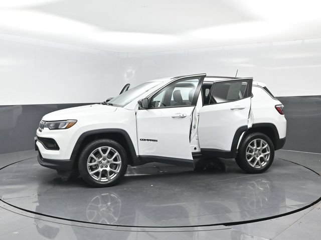 Used 2022 Jeep Compass Latitude AWD/4WD image 30