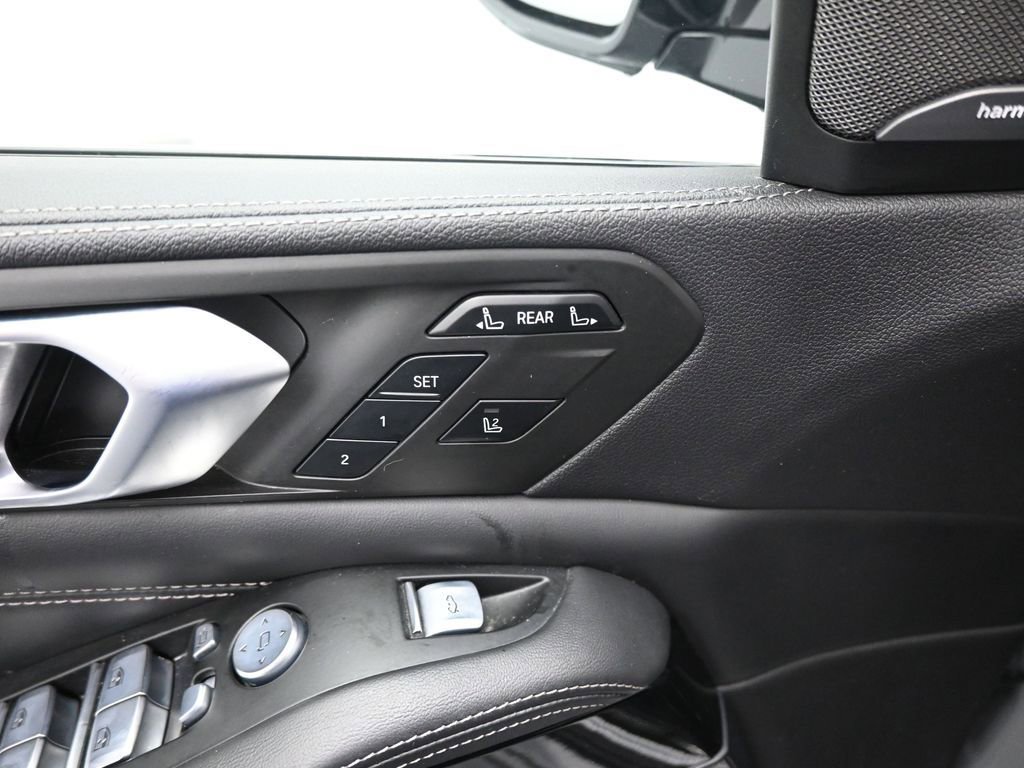 Used 2021 BMW X7 xDrive40i w/ M Sport Package image 12