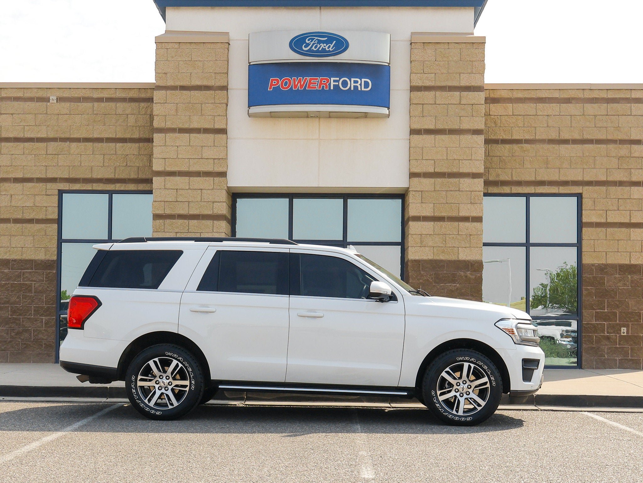 Certified 2023 Ford Expedition XLT AWD/4WD image 5