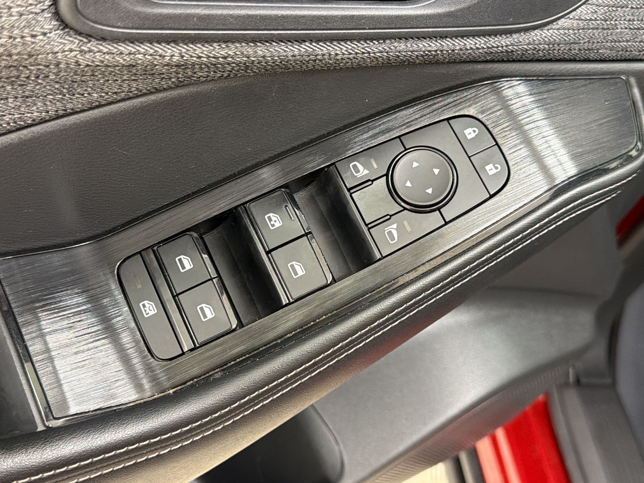 Used 2023 Nissan Rogue SV FWD image 14