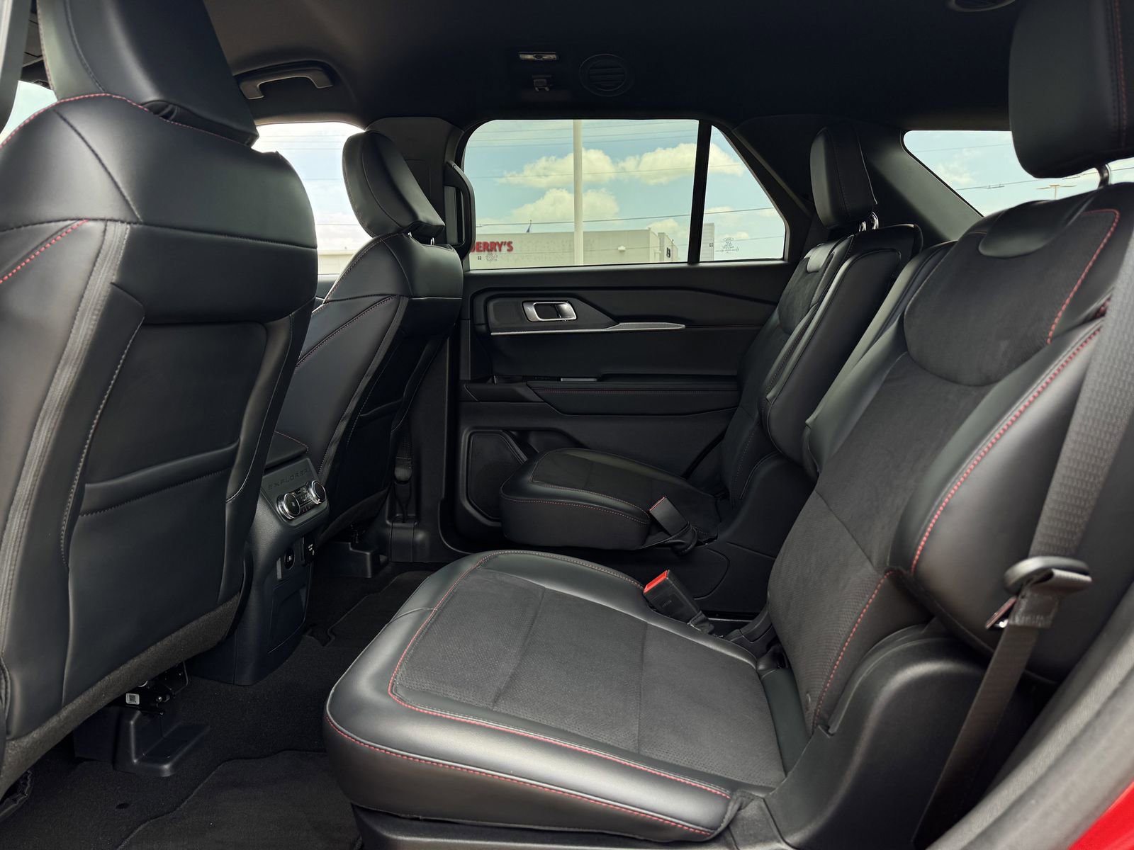Certified 2025 Ford Explorer ST AWD/4WD image 27