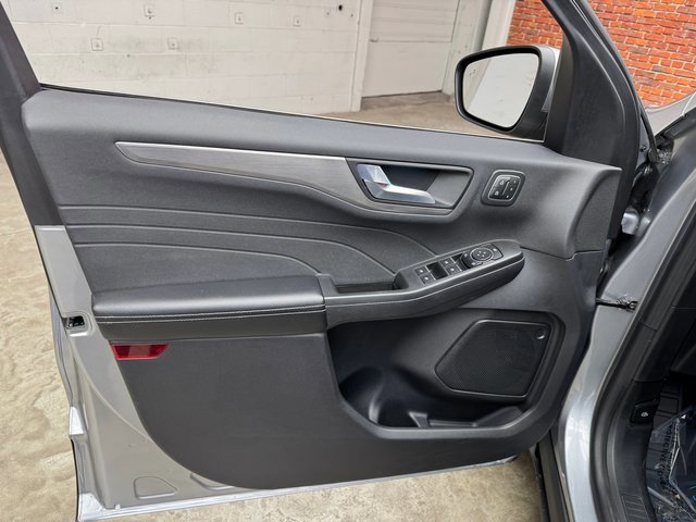 Certified 2022 Ford Escape Titanium w/ Class II Trailer Tow Package image 11