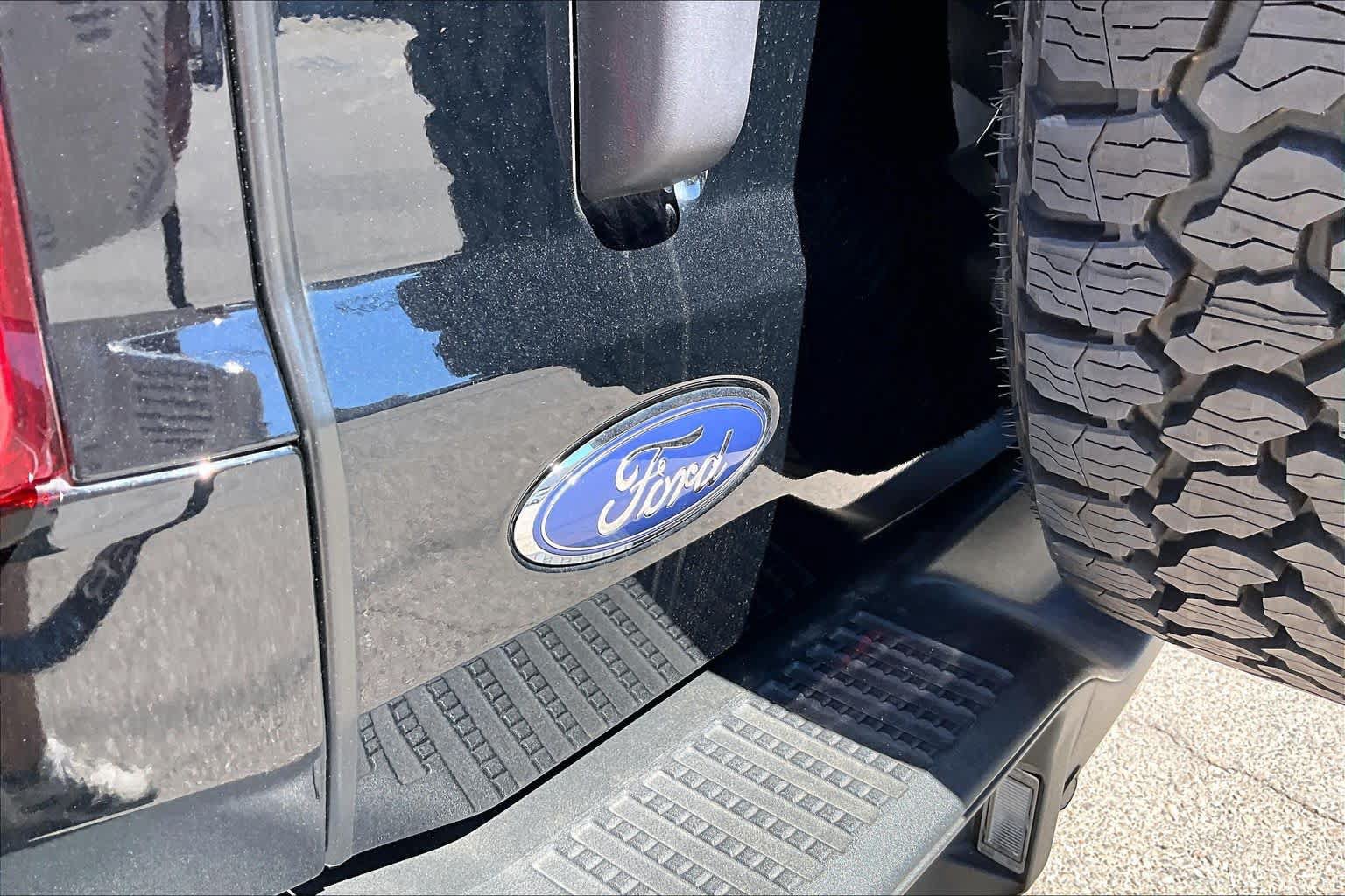 Certified 2025 Ford Bronco Heritage Edition AWD/4WD image 30