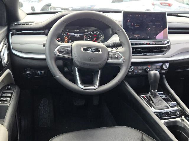 Used 2025 Jeep Compass Limited image 18