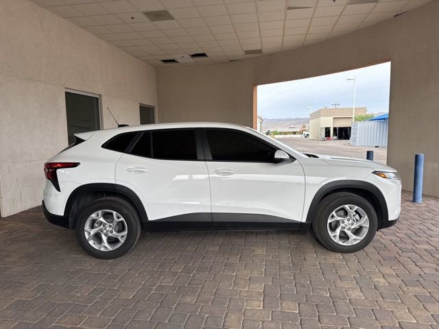 Used 2025 Chevrolet Trax LS w/ LS Convenience Package image 6