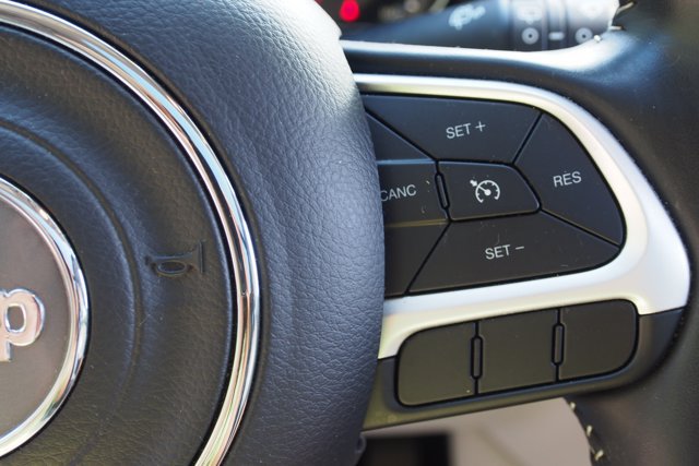 Used 2020 Jeep Compass Latitude FWD image 24