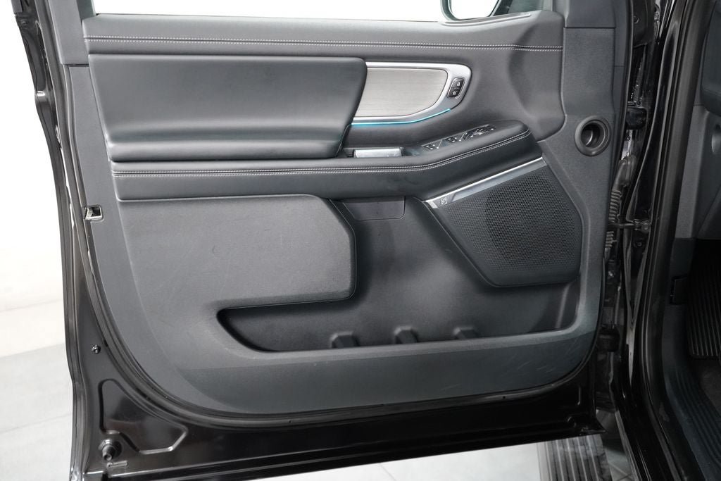 Certified 2025 Ford Expedition Platinum AWD/4WD image 30