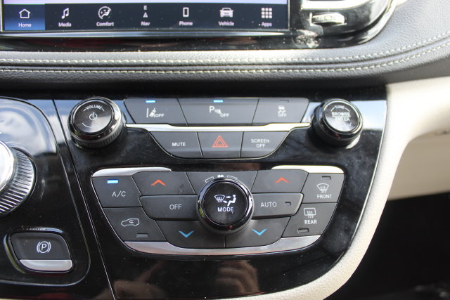 Used 2024 Chrysler Pacifica Limited FWD image 40