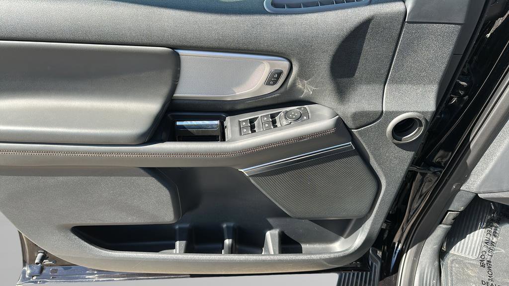 Certified 2025 Ford Expedition Active AWD/4WD image 9