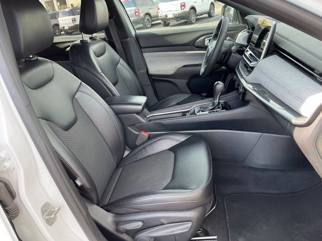Used 2024 Jeep Compass Latitude AWD/4WD image 23