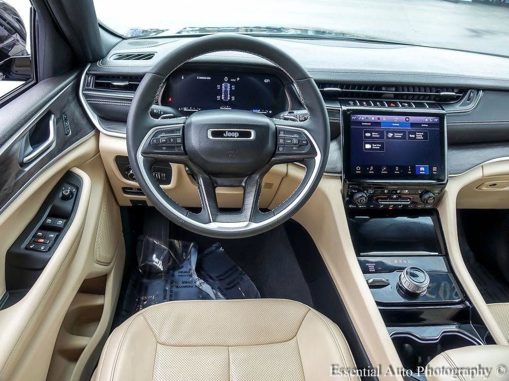 Used 2023 Jeep Grand Cherokee Limited w/ Luxury Tech Group II AWD/4WD image 12