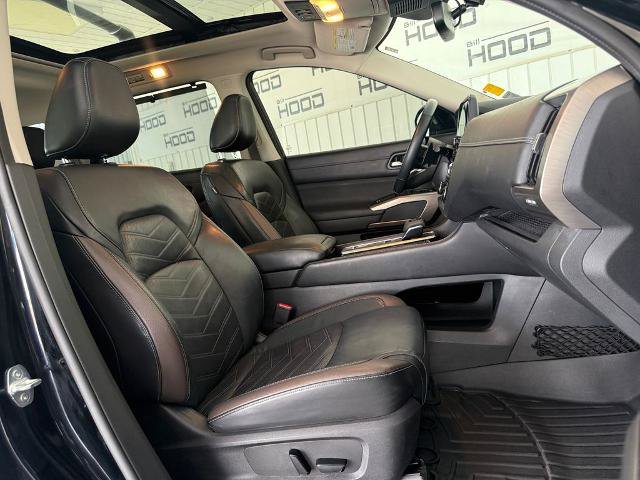 Used 2022 Nissan Pathfinder Platinum w/ Cargo Package FWD image 7