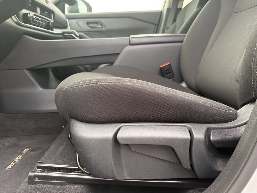 Used 2024 Nissan Rogue S FWD image 32
