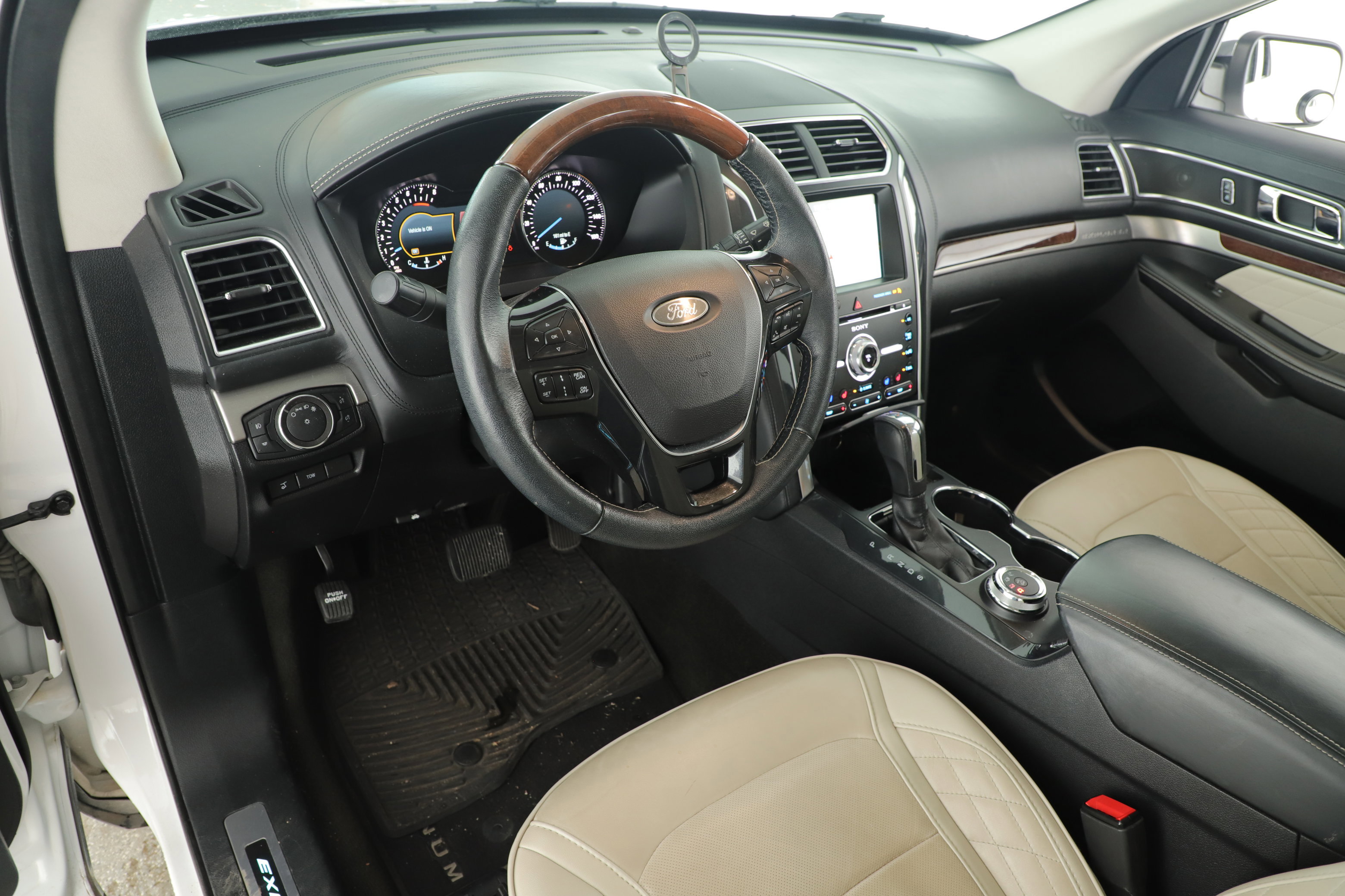 Certified 2018 Ford Explorer Platinum image 9