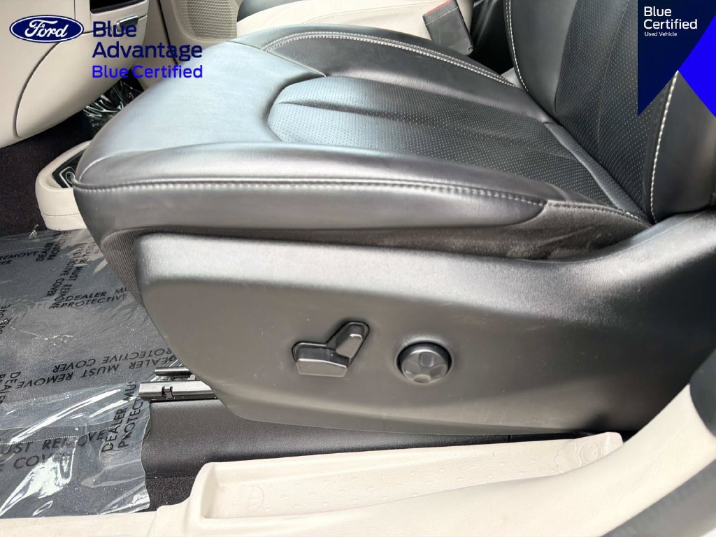 Used 2023 Chrysler Pacifica Touring-L FWD image 20