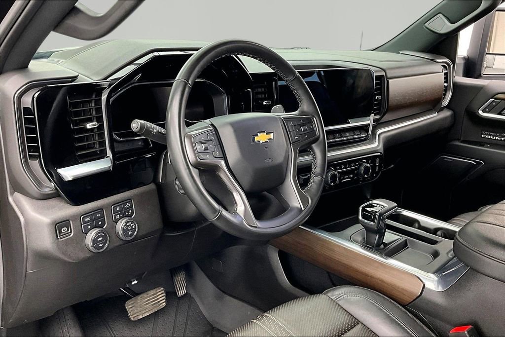 Used 2024 Chevrolet Silverado 1500 High Country w/ High Country Premium Package AWD/4WD image 14