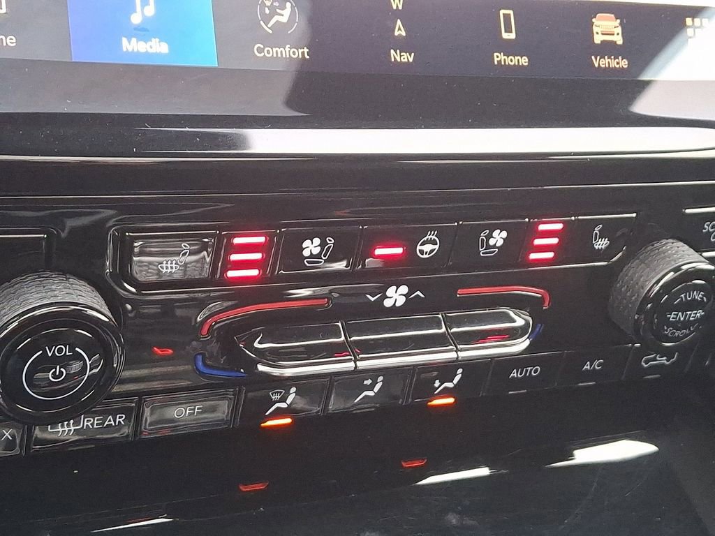 Used 2024 Jeep Grand Cherokee Overland w/ Trailer Tow Package image 25