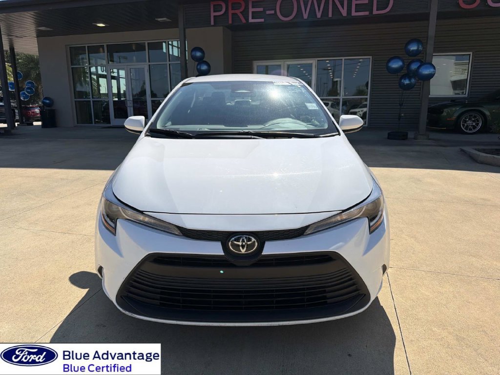 Used 2025 Toyota Corolla LE FWD image 2