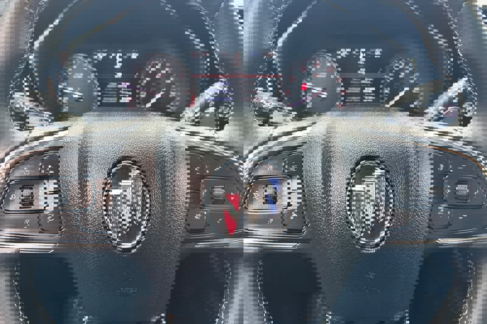 Used 2023 Buick Envision Essence image 23