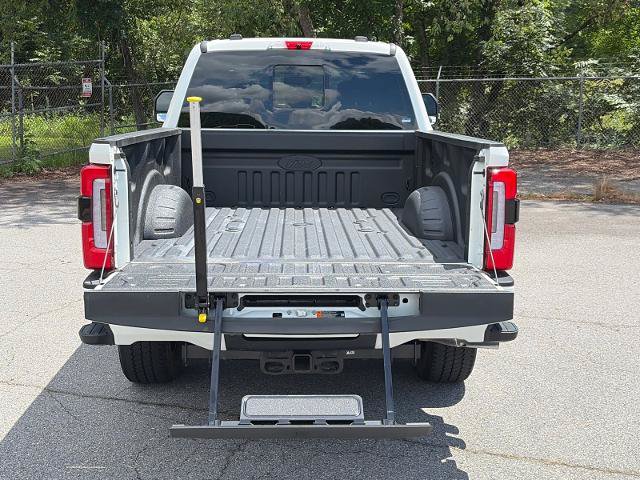 Certified 2026 Ford F250 Platinum w/ Platinum Plus Package AWD/4WD image 4